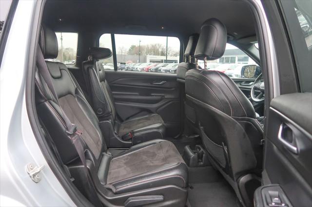 2023 Jeep Grand Cherokee L Altitude 4x2