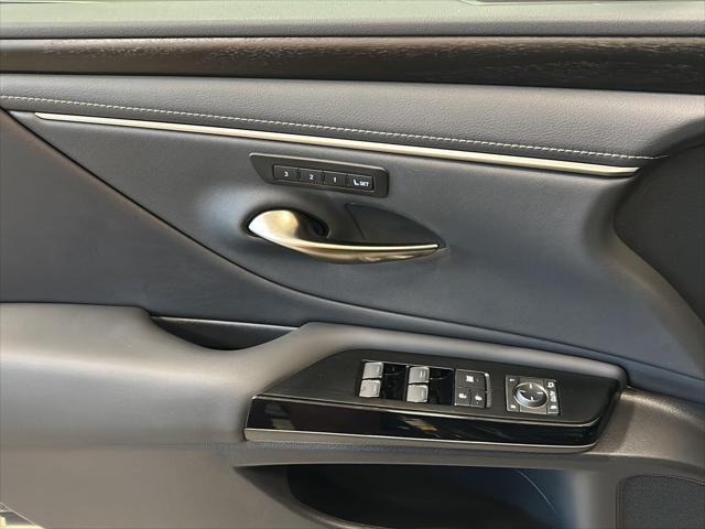 2025 Lexus ES 300h ES 300h