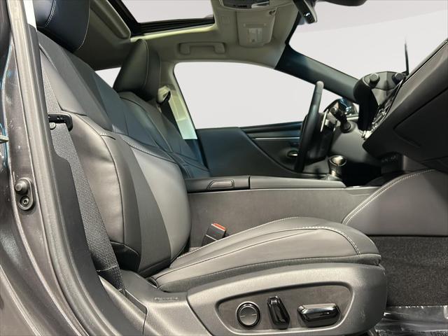 2025 Lexus ES 300h ES 300h