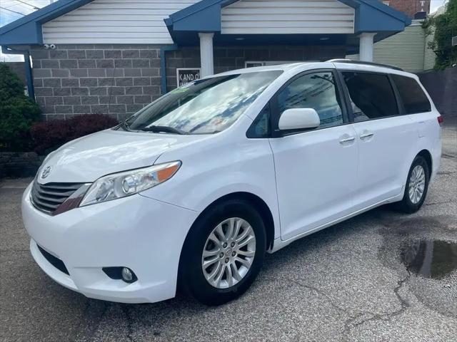 2013 Toyota Sienna XLE V6 8 Passenger for sale in Martins Ferry, OH
