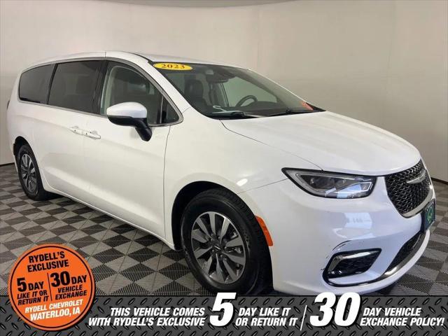 2023 Chrysler Pacifica Hybrid Touring L for sale in Waterloo, IA