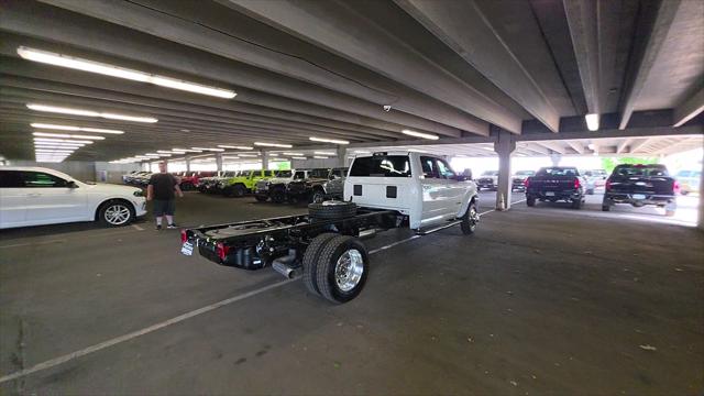 2026 RAM 5500 Chassis RAM 5500 BIG HORN CHASSIS CREW CAB 4X4 84 CA