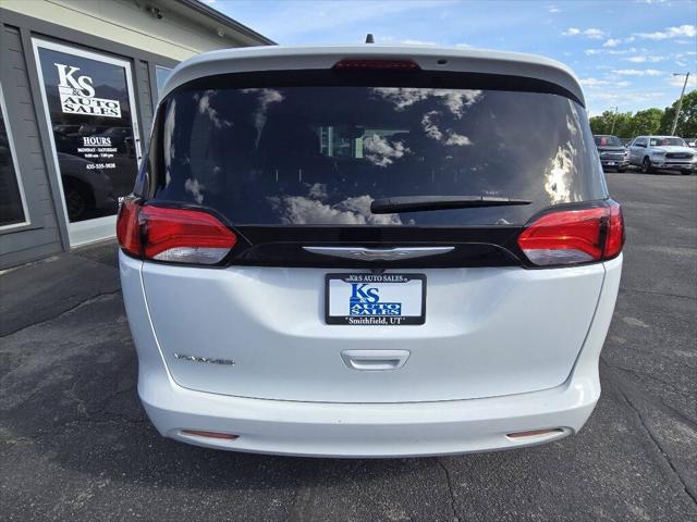 2023 Chrysler Voyager LX