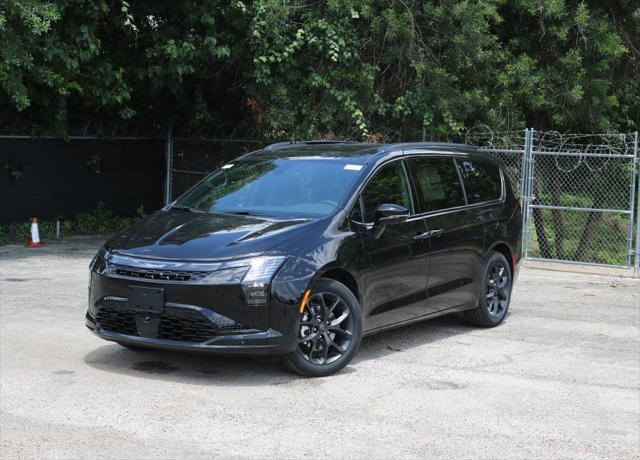 2027 Chrysler Pacifica Limited for sale in Austin, TX