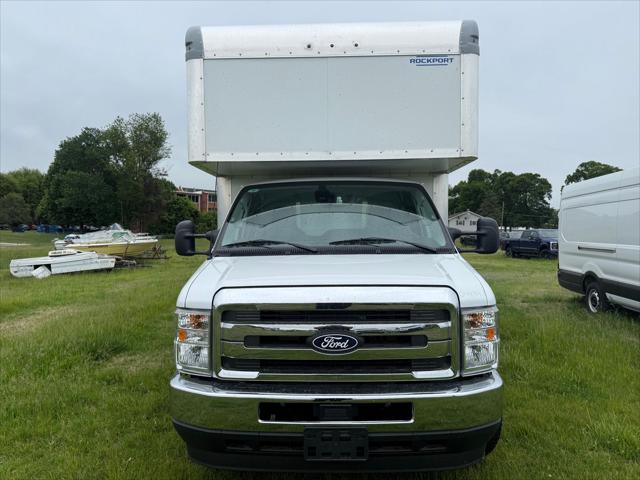 2027 Ford E-Series Cutaway Base