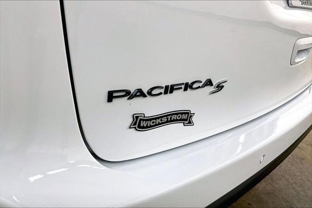 2027 Chrysler Pacifica Limited