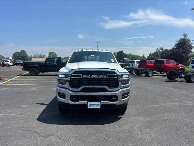 2026 RAM Ram 3500 RAM 3500 TRADESMAN CREW CAB 4X4 64 BOX