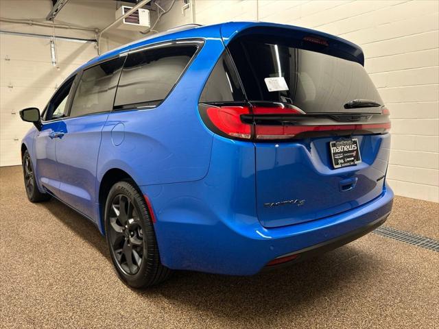 2027 Chrysler Pacifica Limited