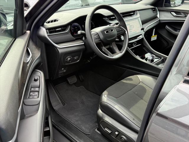 2026 Jeep Grand Cherokee Altitude 4x2
