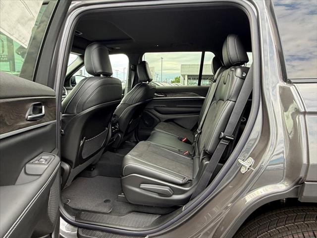 2026 Jeep Grand Cherokee Altitude 4x2