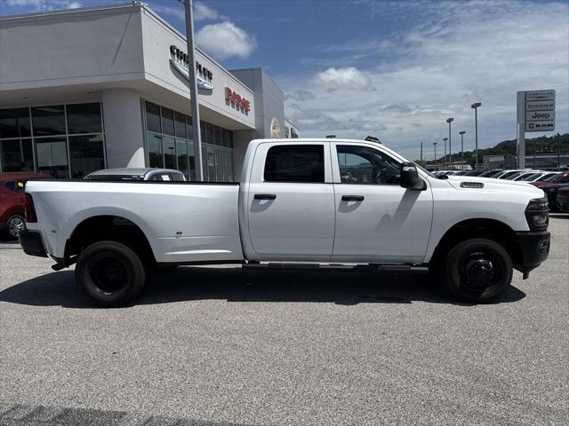 2026 RAM Ram 3500 RAM 3500 TRADESMAN CREW CAB 4X4 8 BOX