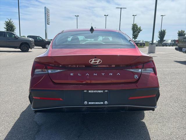 2025 Hyundai Elantra SE