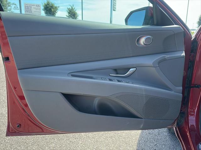 2025 Hyundai Elantra SE