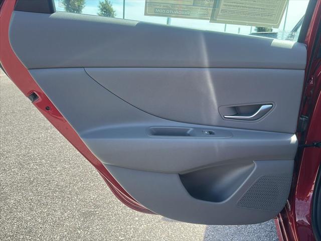 2025 Hyundai Elantra SE