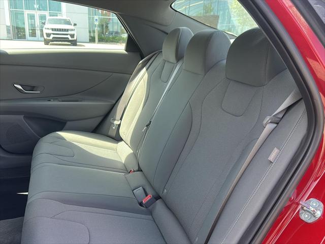 2025 Hyundai Elantra SE