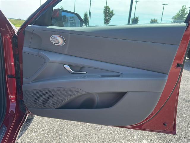 2025 Hyundai Elantra SE