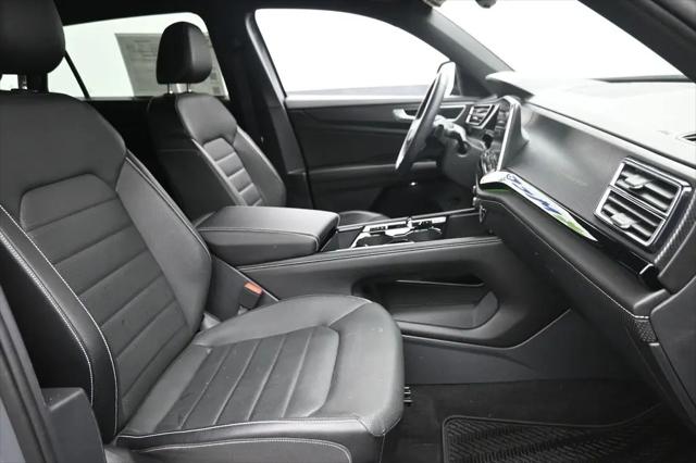 2024 Volkswagen Atlas Cross Sport 2.0T SEL R-Line