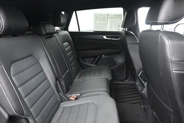 2024 Volkswagen Atlas Cross Sport 2.0T SEL R-Line