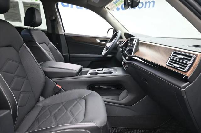 2024 Volkswagen Atlas 2.0T SE