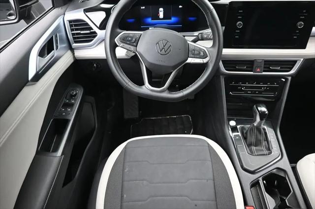 2025 Volkswagen Taos 1.5T SE