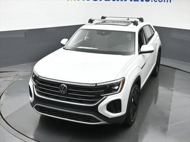 2026 Volkswagen Atlas Cross Sport SE with Technology