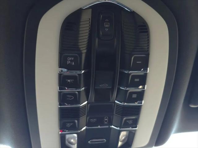 2023 Porsche Macan T