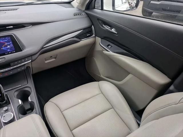 2023 Cadillac XT4 FWD Premium Luxury