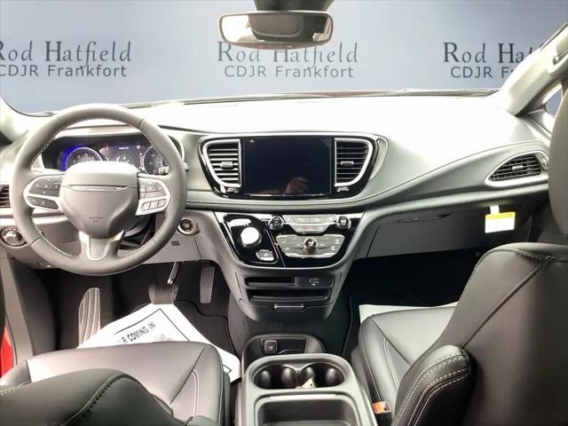 2027 Chrysler Pacifica Select AWD