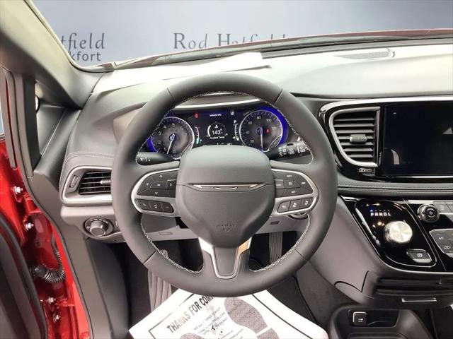 2027 Chrysler Pacifica Select AWD