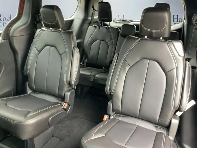 2027 Chrysler Pacifica Select AWD