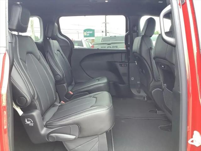 2027 Chrysler Pacifica Select AWD