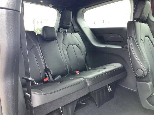2027 Chrysler Pacifica Select AWD