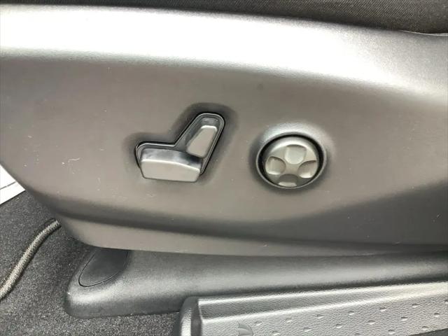 2027 Chrysler Pacifica Select AWD