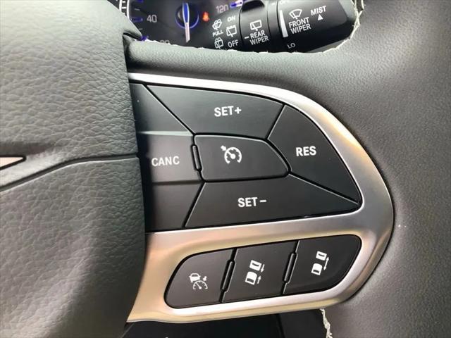 2027 Chrysler Pacifica Select AWD