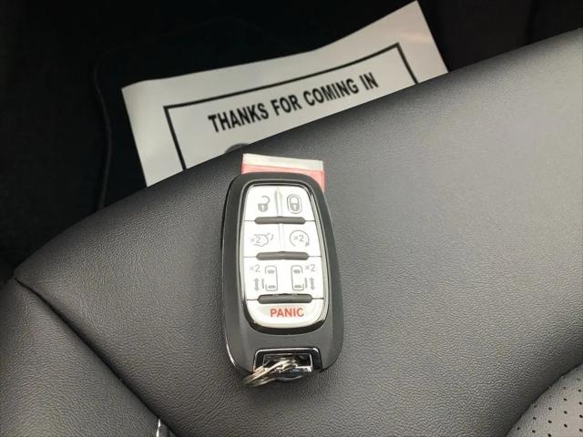 2027 Chrysler Pacifica Select AWD