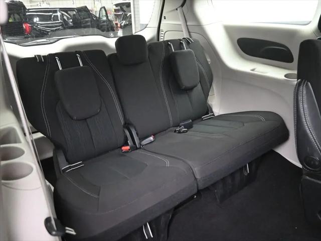 2024 Chrysler Voyager LX