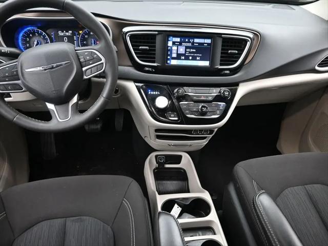 2024 Chrysler Voyager LX