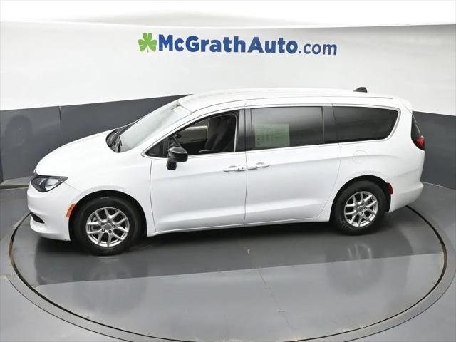 2024 Chrysler Voyager LX