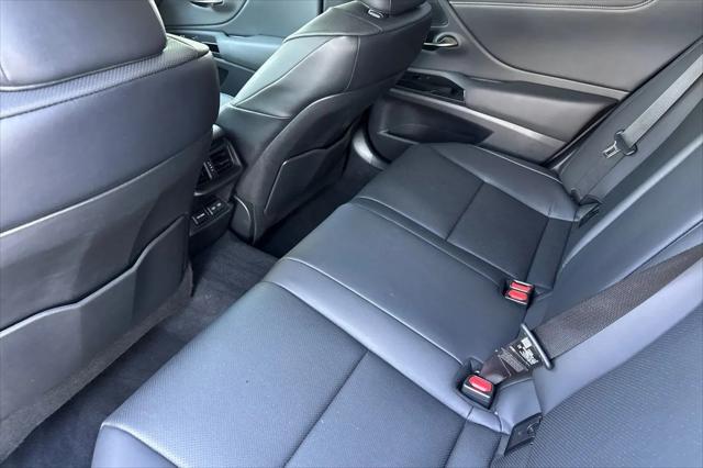 2025 Lexus ES 300h ES 300h