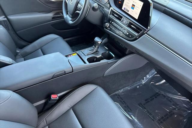 2025 Lexus ES 300h ES 300h
