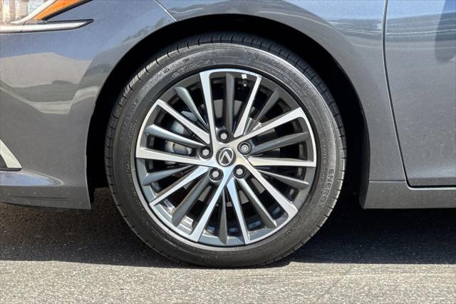 2025 Lexus ES 300h ES 300h