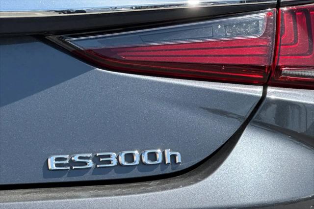 2025 Lexus ES 300h ES 300h