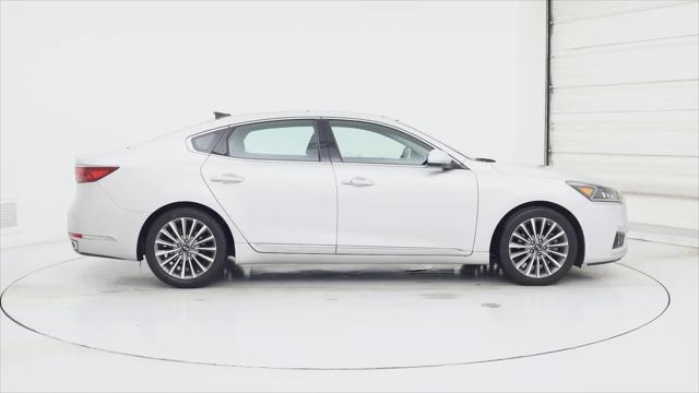 2017 Kia Cadenza Technology