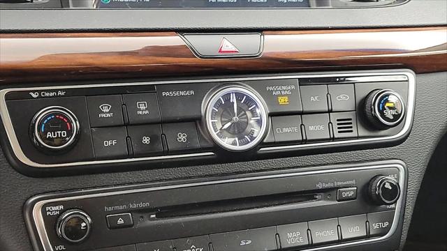 2017 Kia Cadenza Technology