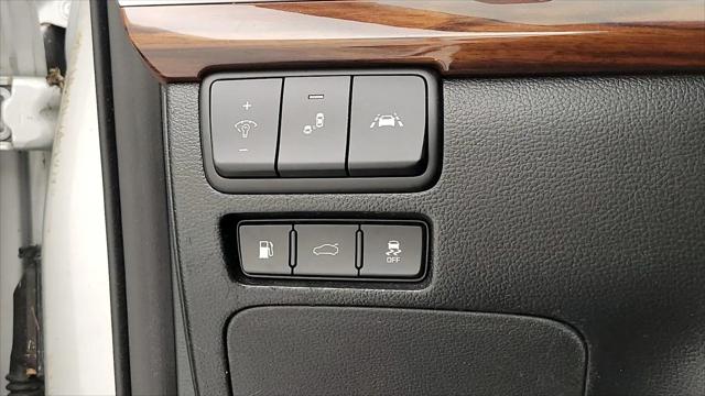 2017 Kia Cadenza Technology