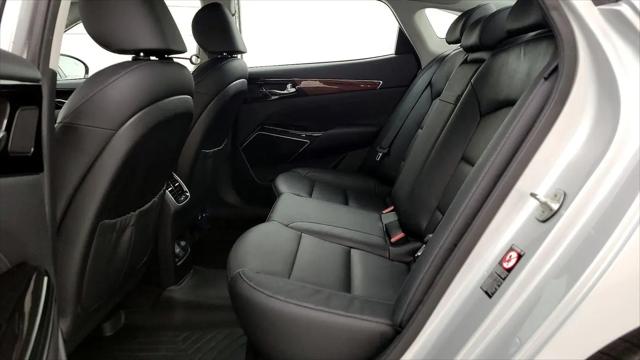 2017 Kia Cadenza Technology