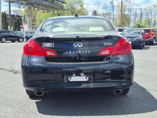 2012 INFINITI G37 x