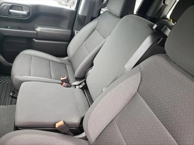 2023 Chevrolet Silverado 1500 4WD Double Cab Standard Bed Custom