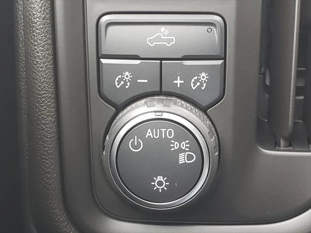 2023 Chevrolet Silverado 1500 4WD Double Cab Standard Bed Custom