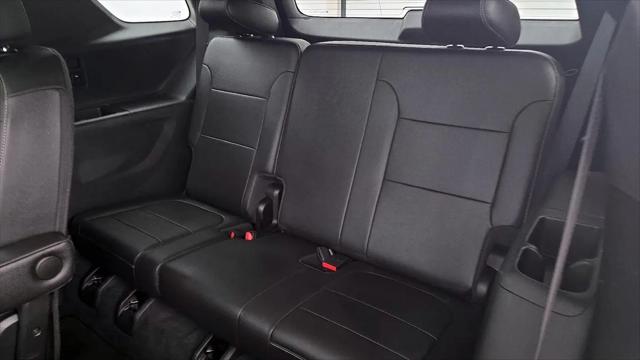 2023 Chevrolet Traverse AWD LT Leather